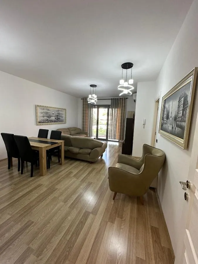 2Bd Lake Escape - Home تيرانا