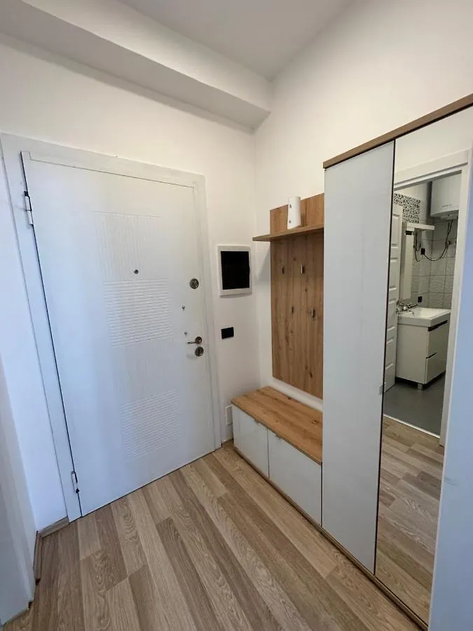 2Bd Lake Escape - Home تيرانا